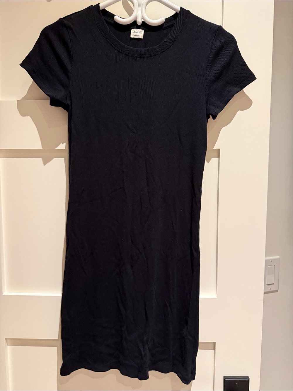 WILFRED - Classic Black Short-Sleeve Ribbed Mini Dress